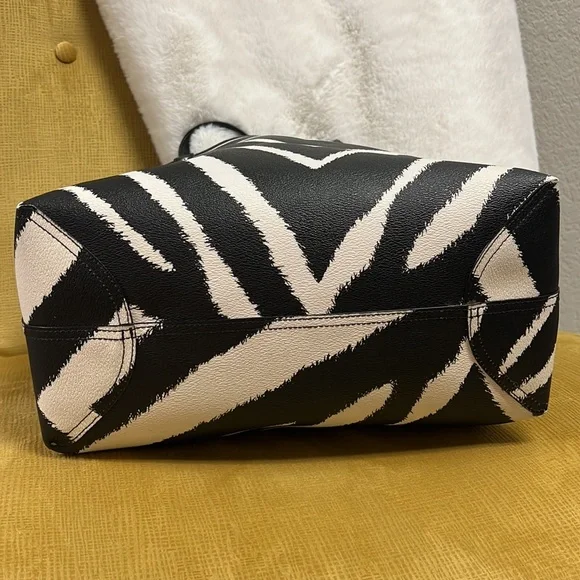 Reversible Coach bag - Picture 3 of 12